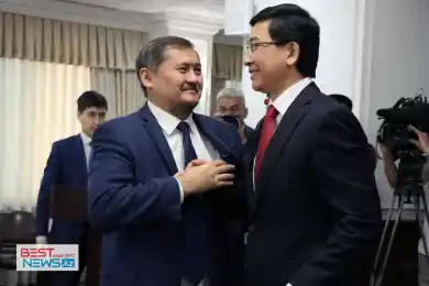 Как министр науки и высшего образования поздравил министра просвещения РК – фото