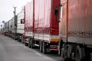 До 1700 фур ежедневно: почему на границе застревают казахстанские грузовики