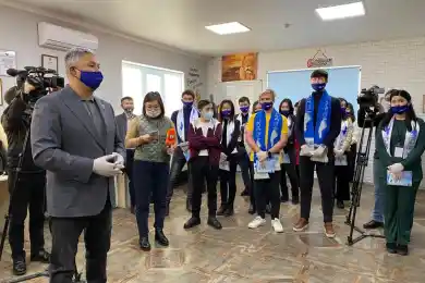 Азат Перуашев встретился с ровесниками партии "Ак жол"