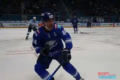 Диц вездесущий: фото с матча Барыс-Сибирь