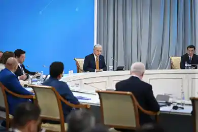 Президент Казахстана провел заседание Совета по развитию ИИ