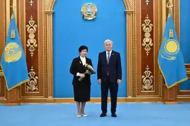 Президент Казахстана наградил учителей в Акорде