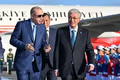 Президенты Казахстана и Турции сфотографировались с юными музыкантами