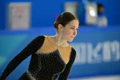 "Я очень хочу произвольную откатать, потому что мне там нравится мое платье" - милота на Азиаде от фигуристки Софии Фарафоновой