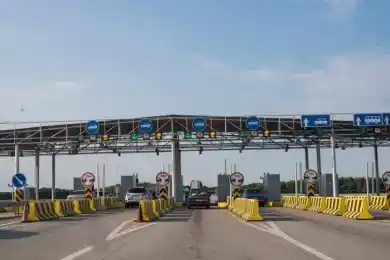 В Казахстане 18 дорог могут стать платными весной – список