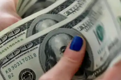 В Нацбанке объяснили обвал курса тенге и ажиотаж с покупкой доллара