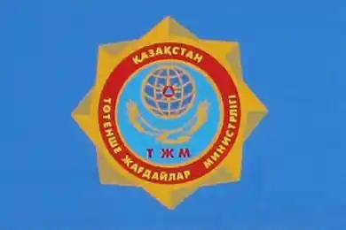 В Алматы тушат пожар на складе по повышенному рангу вызова