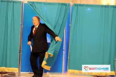 Нурсултан Назарбаев проголосовал на Референдуме