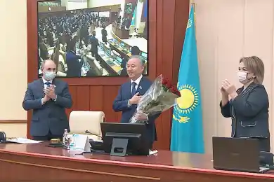 Мажилисмены стоя проводили Нурлана Нигматулина - видео