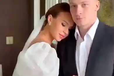 Михайлис женился: как игроки Барыса используют паузу в чемпионате КХЛ