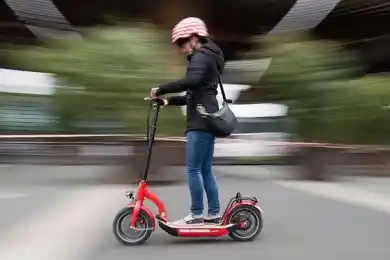 Почему водители электросамокатов ездят без прав – ответ МВД Казахстана