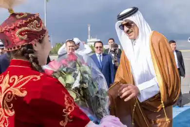 Эмир Катара прибыл для участия в саммите ШОС