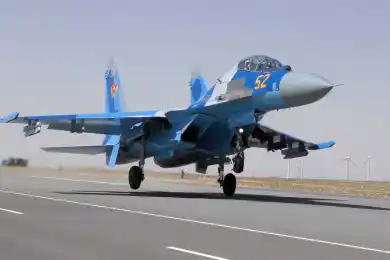 В Минобороны объяснили посадку военных самолётов на дорогу - фото