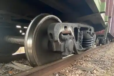 На станции Аспара восстановили движение поездов после схода вагонов