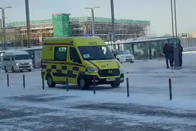 Крушение самолета: у аэропорта имени Нурсултана Назарбаева дежурят кареты "скорой помощи"