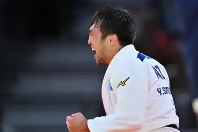 Министр туризма и спорта РК поздравил Елдоса Сметова