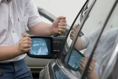 Полицейские Нур-Султана задержали вора, снявшего зеркала с «ВАЗ 21101»