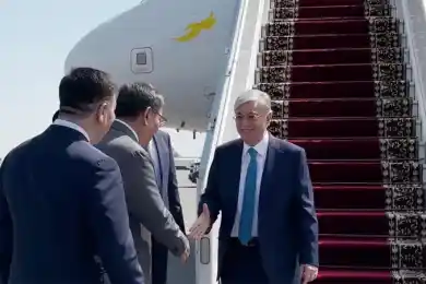 Токаев прилетел в Алматы на встречу с главой МИД Кореи