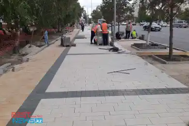 В Нур-Султане меняют брусчастку по пр-ту Республики