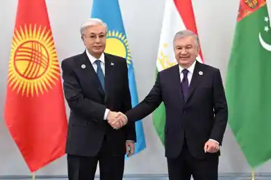 Президент Казахстана прибыл для участия в саммите стран ЦА и Азербайджана