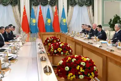 Глава государства провел переговоры с Председателем КНР