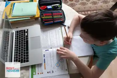 "Достали...": второй день подряд чиновники будут убеждать казахстанцев о пользе дистанционного образования в школах