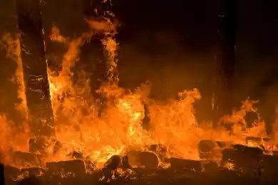 Мужчина и женщина сгорели заживо в дачном доме