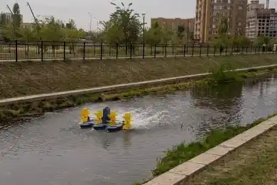 В Астане очищают реку Сарыбулак