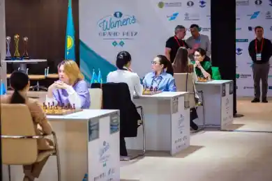 Асаубаева поставила мат Костенюк, Абдумалик ошиблась в эндшпиле