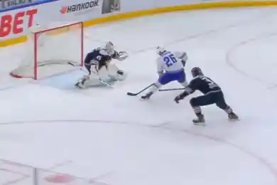 Вароне роскошно раскачал Олкинуора в матче Металлург-Барыс - видео