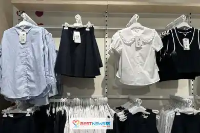 "Так делать нельзя": министр просвещения РК о школах, заставляющих родителей покупать конкретную форму