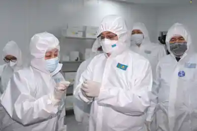 Токаев поблагодарил производителей QazVac и назвал страны для экспорта вакцины