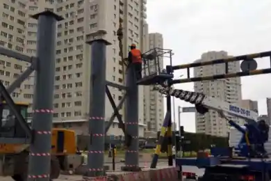 В Астане открывают проспект после установки балок LRT