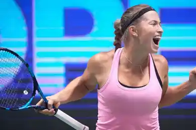 Путинцева и Недовесов с победы стартовали на турнире в Истбурне