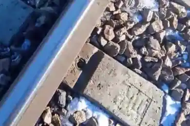 На ж/д перегоне в Казахстане похитили 131 болт на рельсах