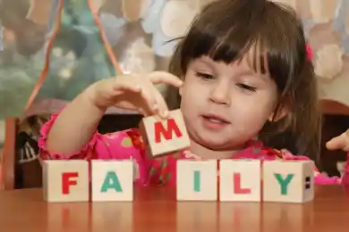 В детсадах Казахстана перестанут изучать английский язык, воспитателям поднимут зарплату 