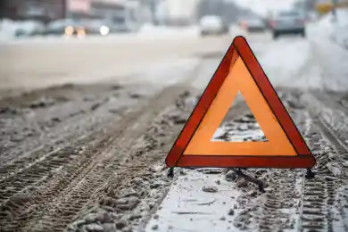 В Нур-Султане иномарка столкнулась с автобусом