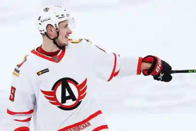 Барыс сделал заявление по российскому хоккеисту