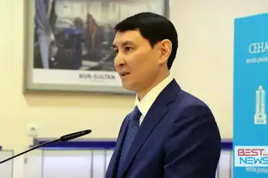 Глава Минфина Казахстана рассказал, каким классом летает в командировки