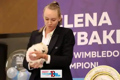 "Я - гражданка Казахстана": Рыбакина показала паспорт, ответила хейтерам и убаюкала щенка