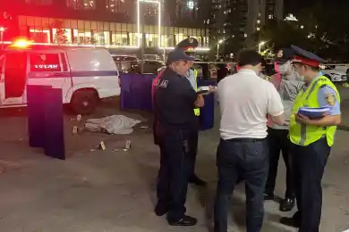 Ужас: в Алматы девушка выбросилась с 25-го этажа - фото, видео