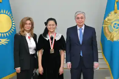 Токаев принял Бибисару Асаубаеву