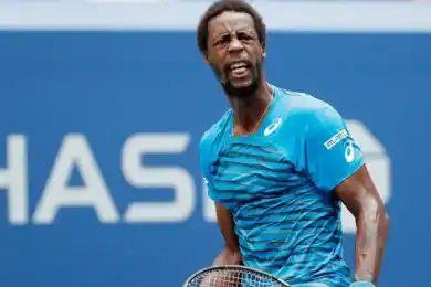 Монфис выиграл первый сет у Бублика на #AusOpen2022