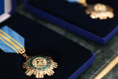 Тамара Дуйсенова, Альберт Рау, Бибисара Асаубаева, Самал Еслямова и акимы награждены госнаградами