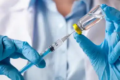 Токаев поручил провести вакцинацию казахстанцев без «хаоса и неразберихи»