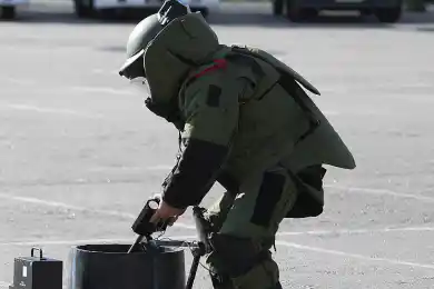 В Алматы неизвестный сообщил о минах в 12 школах и потребовал денег