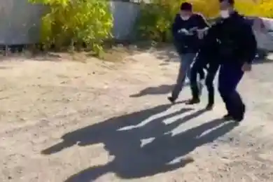 В Актобе задержали грабителя, срывавшего c женщин золотые украшения