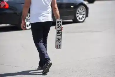 «Отменить двойные налоги»: Казахстан направил в Армению список зарегистрированных авто