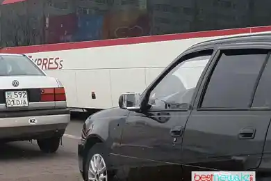  Обычное зеркало на скотче: как в Нур-Султане автомобилисты заменяют поврежденные запчасти