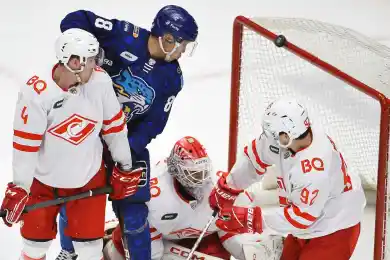 Барыс проиграл Спартаку в праздничном матче